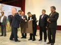 گزارش تصویری از اهداء جوایز  در همایش تجلیل از پرفسور علی اکبر جلالی چهره ماندگار شهرستان شاهرود 